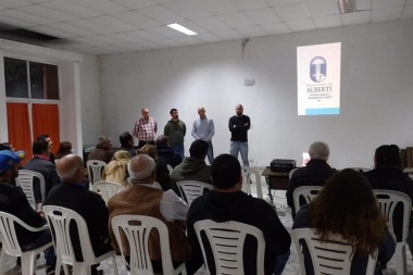 Lago recorrió Pla y charló con vecinos sobre las obras que se vienen