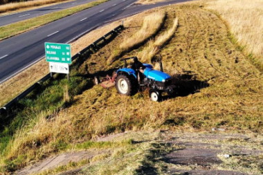Sin mantenimiento, Gentile habilitó corte de pasto sobre rutas 5 y 65