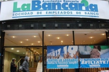 El Gobierno recortó ingresos a la bancaria al discontinuar la "cuota solidaria"