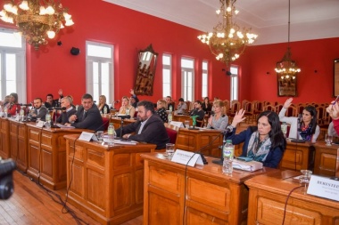 La reforma judicial desató una nueva "batalla tuitera" entre concejales de Junín
