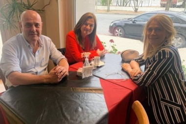 Traverso con Magario y Díaz en la previa del encuentro seccional de mujeres
