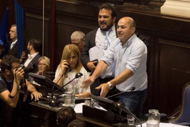 Citan a indagatoria al intendente de Ensenada por los incidentes en La Plata