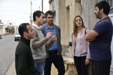 Para reforzar la campaña, Petrecca comenzó con las bajadas a las barrios