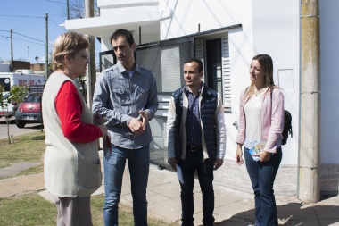 Petrecca recorre barrios y charla con los vecinos
