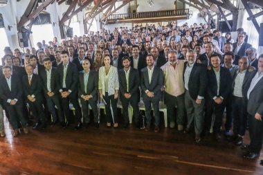 Tras reunirse con intendentes y legisladores, Vidal reúne a su gabinete ampliado