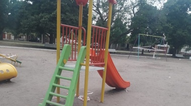 Tras anuncio de Barroso de cerrar juegos y espacios públicos vandalizan cintas restrictivas