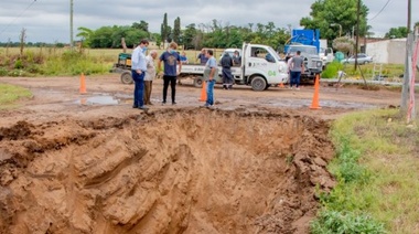 El municipio denunció daño intencional en la red cloacal tras los desbordes en un barrio