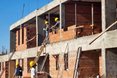 Uocra se movilizó al Banco Hipotecario y las 149 viviendas siguen paradas