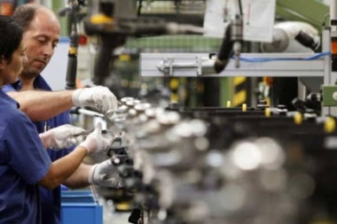 Industria pyme cayó 17,8% anual en julio y en 2024 acumula retracción del 18,6%