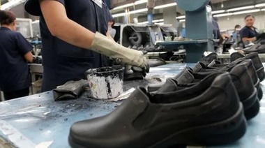 La crisis impacta en la industria: despidos y pago de impuestos postergados