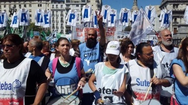 Médicos, judiciales y estatales reclamaron la reapertura de las paritarias en Provincia
