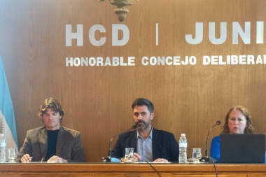 Con dardos a la oposición, Fiorini celebró por la nueva terminal