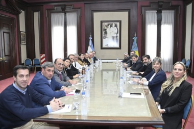 Tres intendentes de la cuarta firmaron convenios con Provincia Leasing
