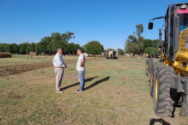 Battaglia observó obras de apertura de nuevas calles en La Angelita