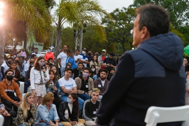 En la recta final de la campaña, Massa juntó a jóvenes en San Fernando