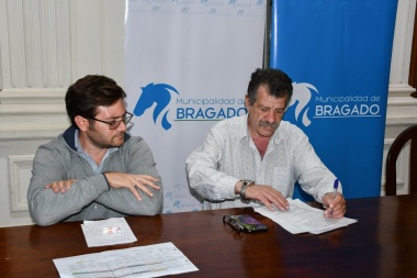 Barenghi firmó el nuevo acuerdo salarial con municipales: 40% de incremento