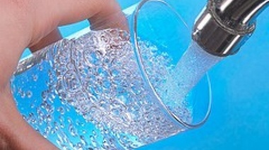 Siguen los reclamos por falta de agua potable en distritos bonaerenses