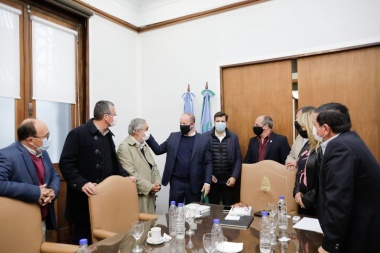 Insaurralde recibió a intendentes de la UCR con Fernández y Revilla por la cuarta