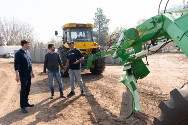 El municipio sumó una nueva niveladora para el arreglo de caminos rurales