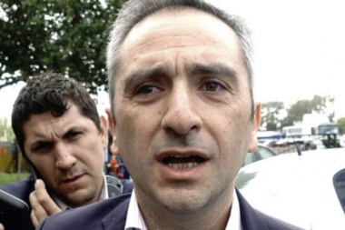 Larroque: "Vidal paralizó 200 obras y dejó 2.000 colegios en emergencia"