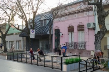 Proponen la aplicación de "balcones gastronómicos" para ampliar capacidad de esos comercios