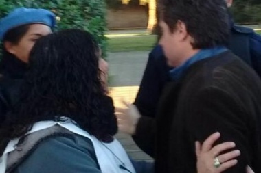 Docentes abordaron a Sánchez Zinny en Junín y le pidieron que convoque a paritarias