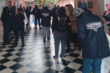 Desde JxC repudiaron la toma del municipio en la protesta de recicladores