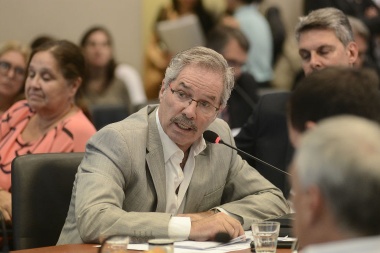 Para Solá, “Macri hace cortinas de humo para tapar los problemas”