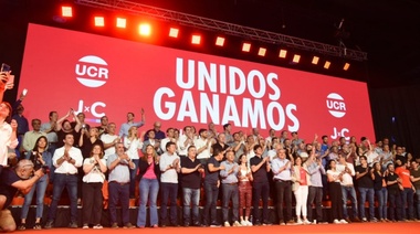 Con la cuarta, la UCR celebró los 39 años del triunfo de Alfonsín
