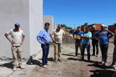 Barenghi recorrió obras de vivienda financiadas por provincia