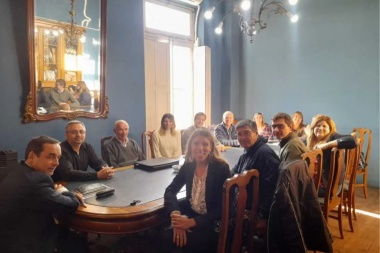 Por atrasos en pago de aumentos, jubilados de ATE con concejales