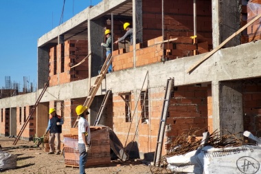 Bozzano recorrió la obra donde se están construyendo 149 viviendas