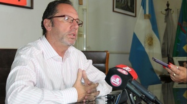 Intendente PJ alentó versiones de "vacío de poder" y puso fecha a nuevas elecciones