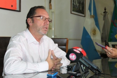 Intendente PJ alentó versiones de "vacío de poder" y puso fecha a nuevas elecciones