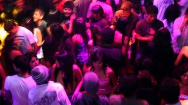 La policía intervino en varias fiestas clandestinas en la provincia