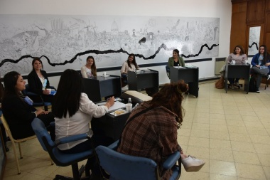 Encuentro de funcionarios municipales en Ameghino para analizar la situación social de la región