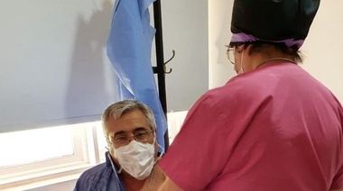 Campana es el primer intendente mayor de 60 de JxC en vacunarse con la Sputnik en la cuarta