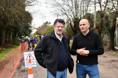 Dos intendentes vecinos celebran paso clave para una obra de gas