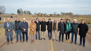 Con presencia regional, Kicillof inició la pavimentación de la Ruta del Cereal