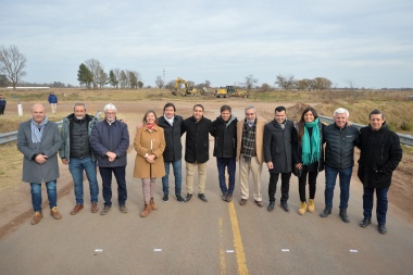 Con presencia regional, Kicillof inició la pavimentación de la Ruta del Cereal