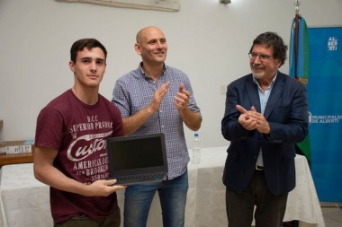 Junto a Sileoni, Lago entregó netbooks del "Conectar Igualdad" en Alberti