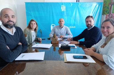 Municipio de Alberti y Edén firman convenio por la generación de energía renovable