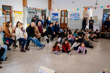Lago visitó obras en el Centro Educativo Complementario de Alberti