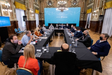 Kicillof se mostró con intendentes de la tercera sección: unidad y reacción pos derrota electoral