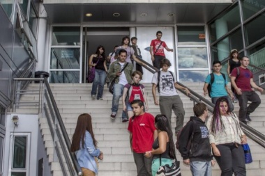 Rechazan que las universidades "inventen alumnos" como acusó el gobierno