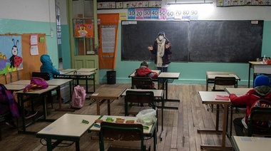 Kicillof propuso ampliar la presencialidad en las aulas ante la baja de casos en Provincia