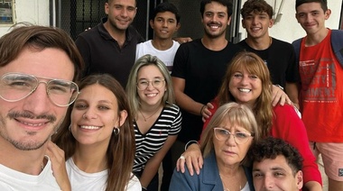 Juventud Radical entregó útiles escolares en el CEC 803