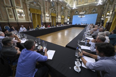 Kicillof, con representantes de la industria textil y del cuero arremetió contra el plan de Milei