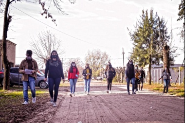 Más de 400 personas se inscribieron para vacunarse en los operativos barriales del FdT