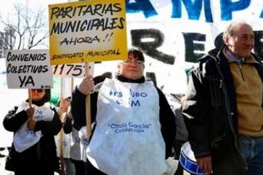 Municipales vuelven a la carga por los salarios en la provincia
